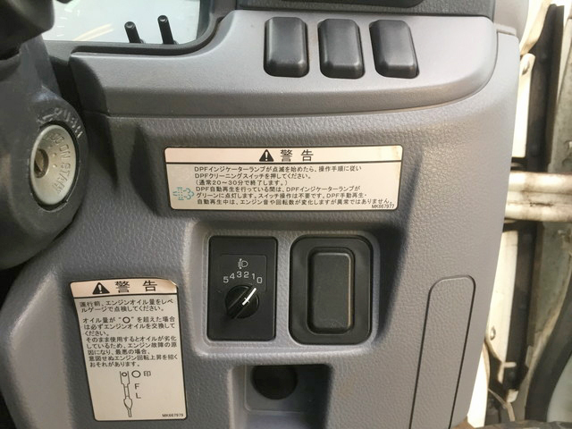 三菱ふそうキャンター平ボディ小型（2t・3t）[写真37]