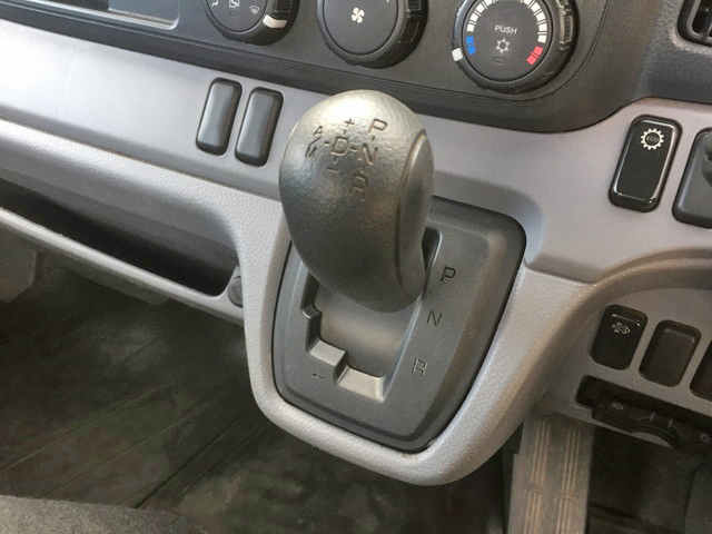 三菱ふそうキャンター平ボディ小型（2t・3t）[写真38]