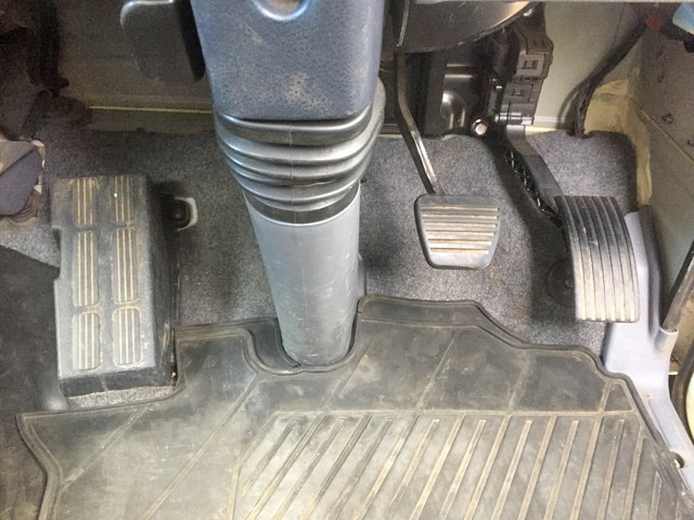 三菱ふそうキャンター平ボディ小型（2t・3t）[写真39]