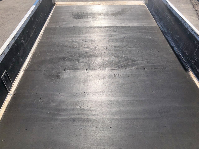 いすゞエルフ平ボディ小型（2t・3t）[写真17]