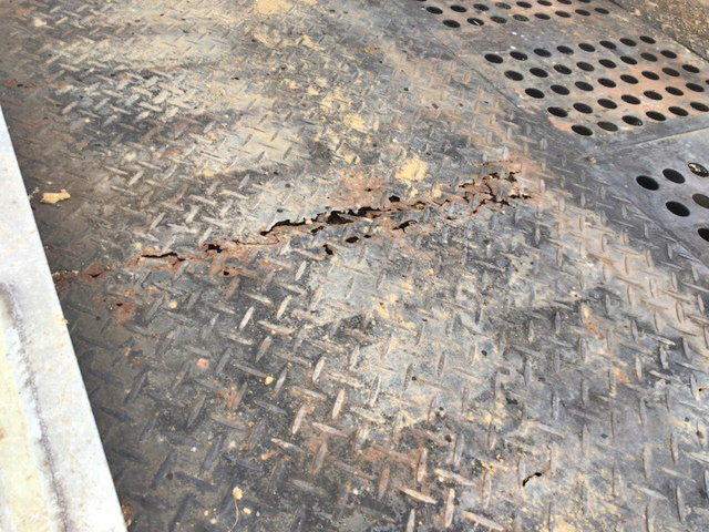 日野レンジャーセーフティクレーン3段中型（4t）[写真08]