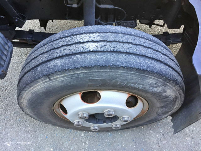 いすゞエルフクレーン4段小型（2t・3t）[写真17]