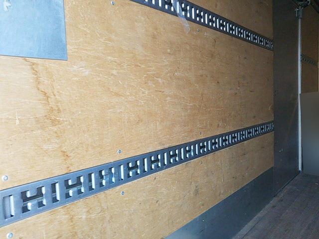 三菱ふそうキャンターアルミバン小型（2t・3t）[写真07]