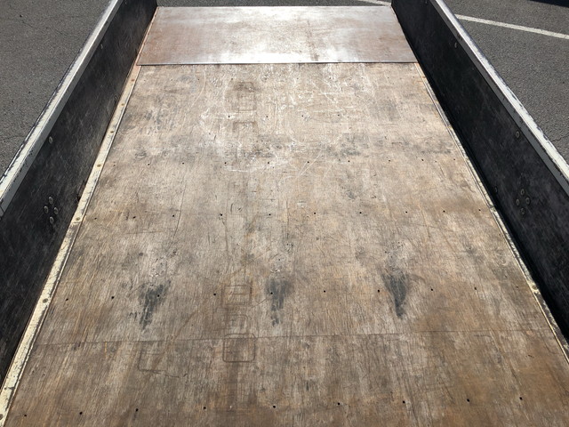 三菱ふそうキャンター平ボディ小型（2t・3t）[写真12]