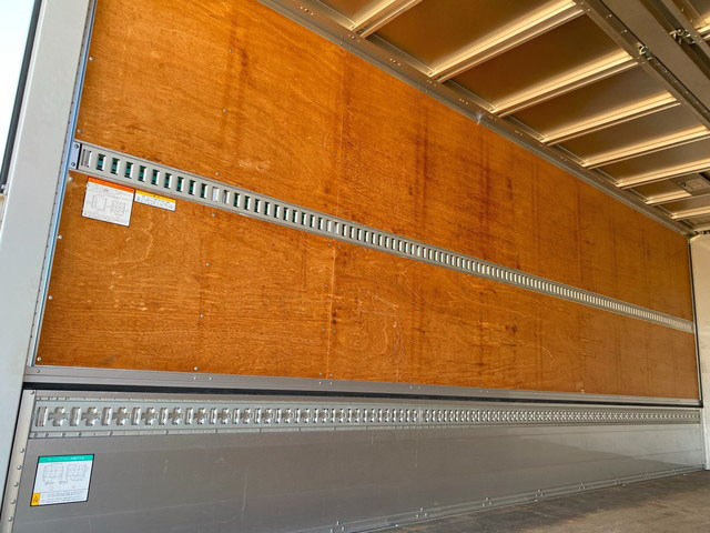 UDトラックスコンドルアルミウイング増トン（6t・8t）[写真14]