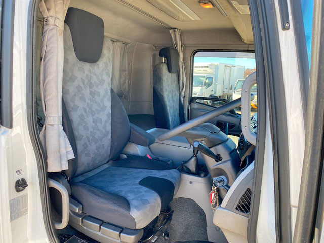 UDトラックスコンドルアルミウイング増トン（6t・8t）[写真30]