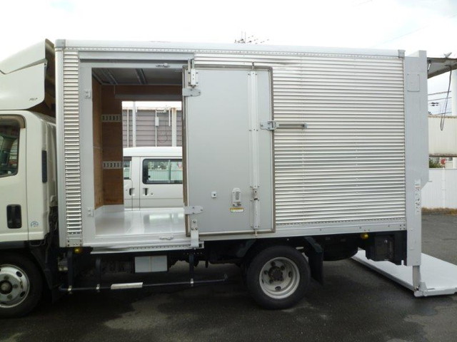 いすゞエルフアルミバン小型（2t・3t）[写真15]