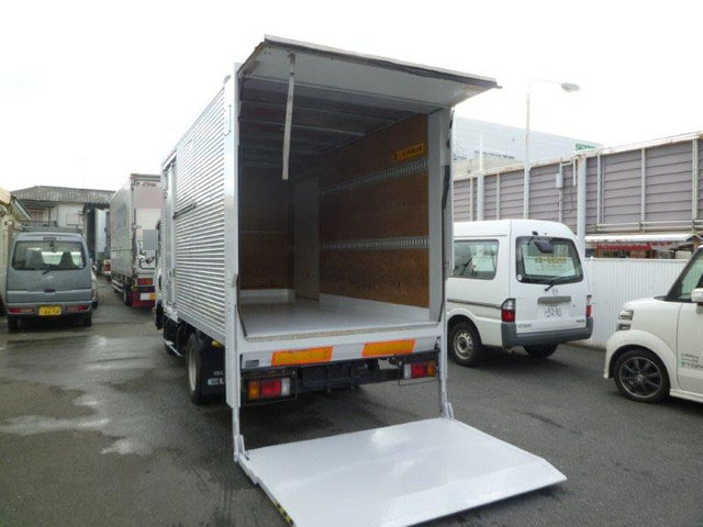 いすゞエルフアルミバン小型（2t・3t）[写真09]