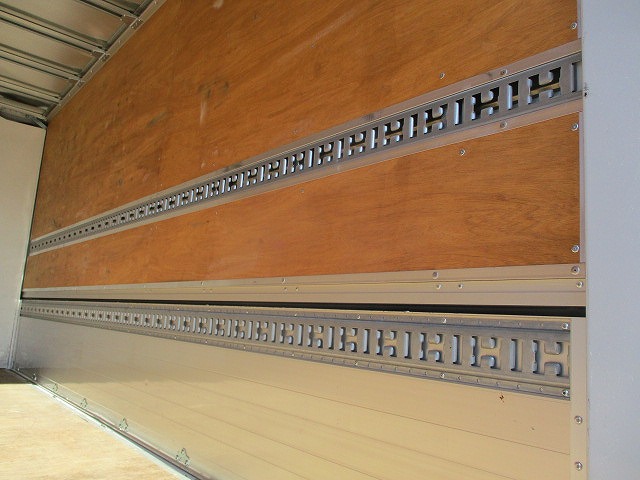 三菱ふそうキャンターアルミウイング小型（2t・3t）[写真12]