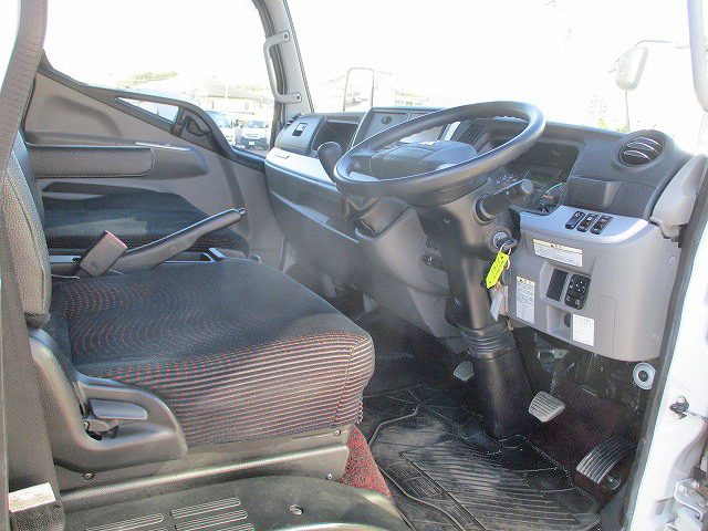 三菱ふそうキャンターアルミウイング小型（2t・3t）[写真28]