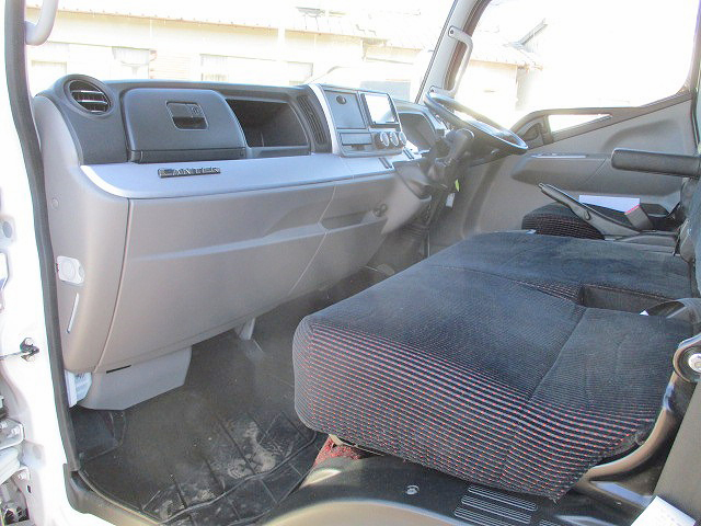 三菱ふそうキャンターアルミウイング小型（2t・3t）[写真30]