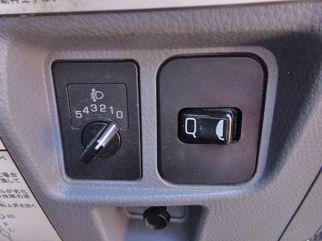 日産アトラス平ボディ小型（2t・3t）[写真13]