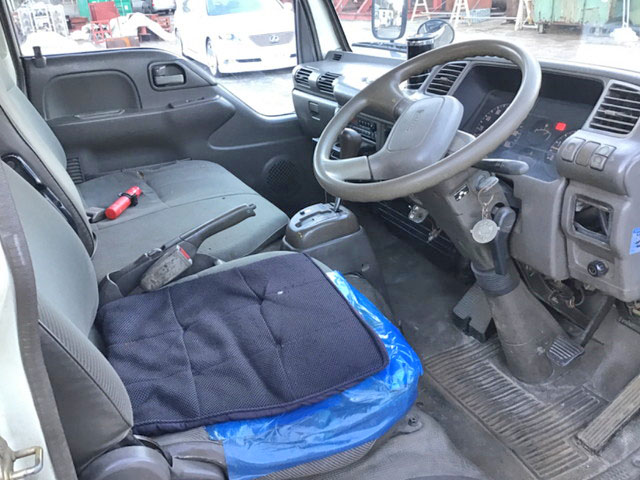 いすゞエルフダブルキャブ（Wキャブ）小型（2t・3t）[写真18]