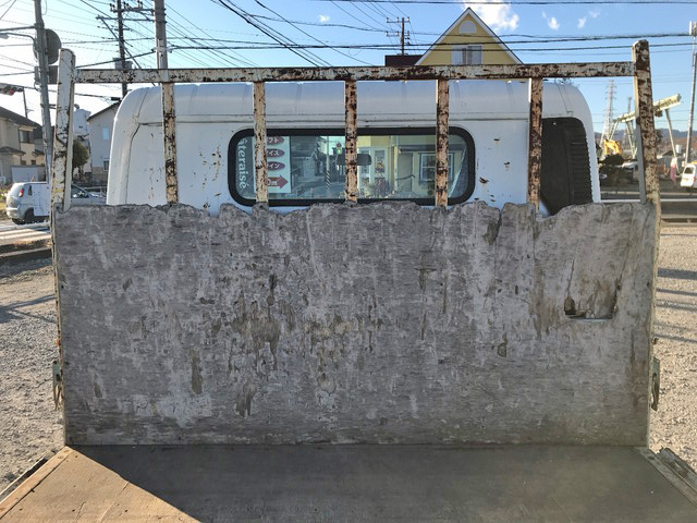 三菱ふそうキャンター平ボディ小型（2t・3t）[写真11]