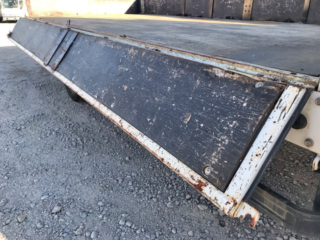 三菱ふそうキャンター平ボディ小型（2t・3t）[写真13]