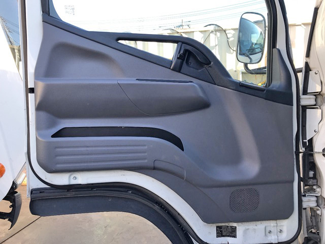 三菱ふそうキャンター平ボディ小型（2t・3t）[写真28]