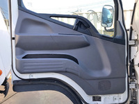 三菱ふそうキャンター平ボディ小型（2t・3t）[写真28]