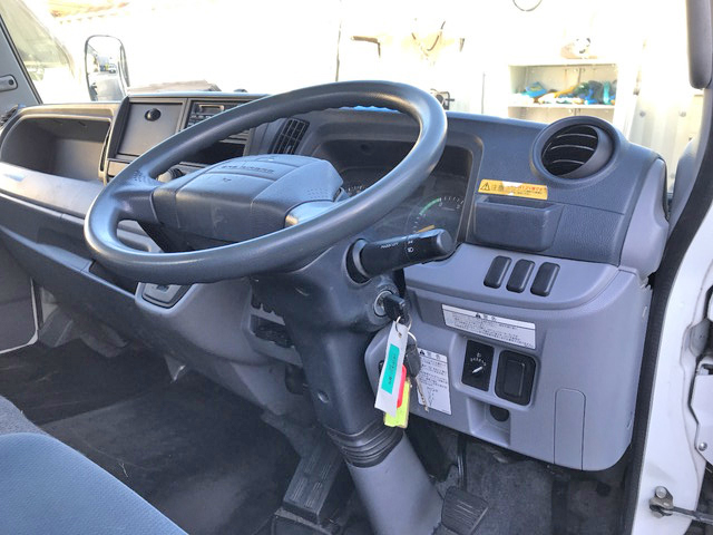 三菱ふそうキャンター平ボディ小型（2t・3t）[写真34]