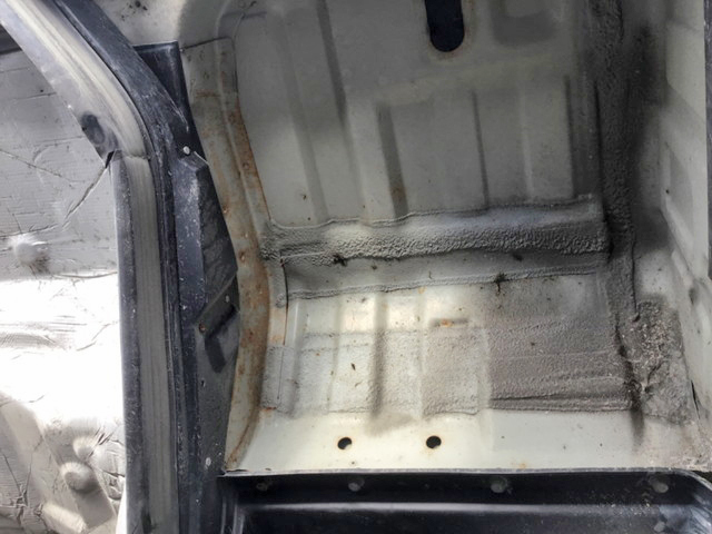 三菱ふそうファイターアルミブロック中型（4t）[写真21]