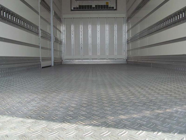 いすゞエルフ冷凍車（冷蔵車）小型（2t・3t）[写真05]