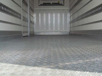 いすゞエルフ冷凍車（冷蔵車）小型（2t・3t）[写真05]