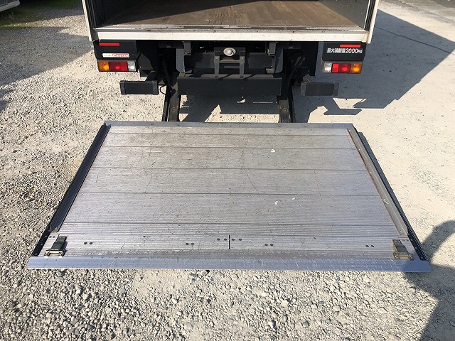 三菱ふそうキャンターアルミバン小型（2t・3t）[写真13]