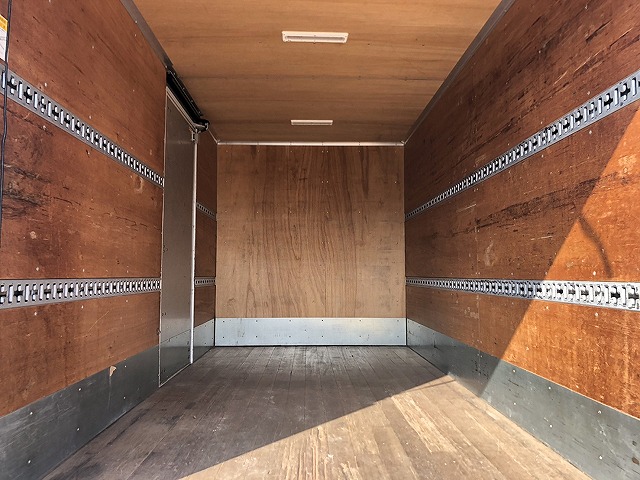 三菱ふそうキャンターアルミバン小型（2t・3t）[写真14]