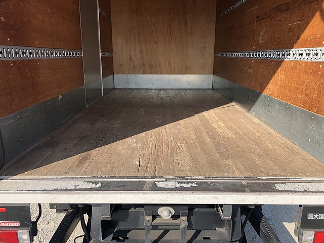 三菱ふそうキャンターアルミバン小型（2t・3t）[写真15]