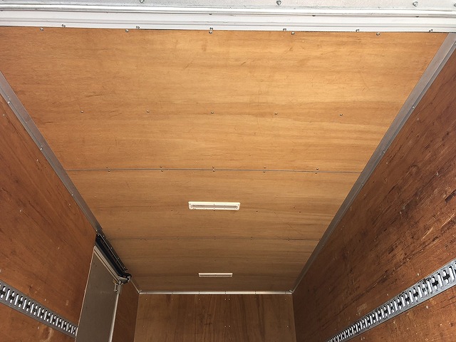 三菱ふそうキャンターアルミバン小型（2t・3t）[写真18]