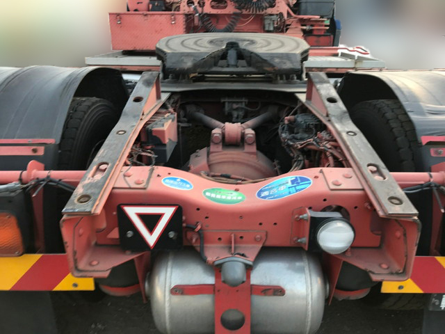 UDトラックスクオントレーラーヘッド（トラクターヘッド）大型（10t）[写真11]