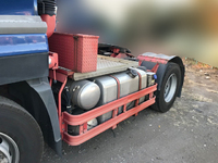 UDトラックスクオントレーラーヘッド（トラクターヘッド）大型（10t）[写真12]