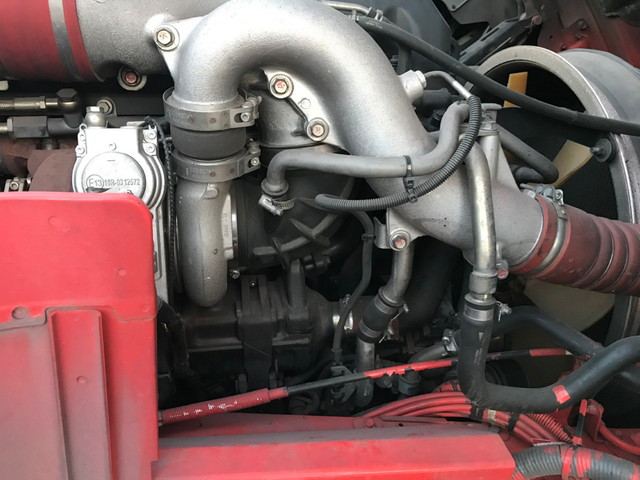 UDトラックスクオントレーラーヘッド（トラクターヘッド）大型（10t）[写真16]