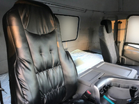 UDトラックスクオントレーラーヘッド（トラクターヘッド）大型（10t）[写真17]