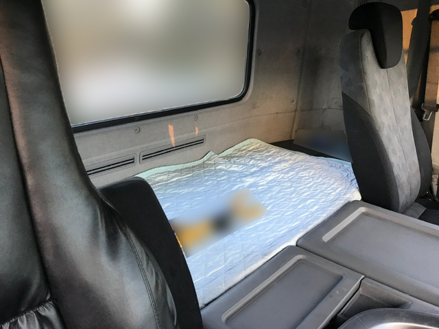 UDトラックスクオントレーラーヘッド（トラクターヘッド）大型（10t）[写真19]