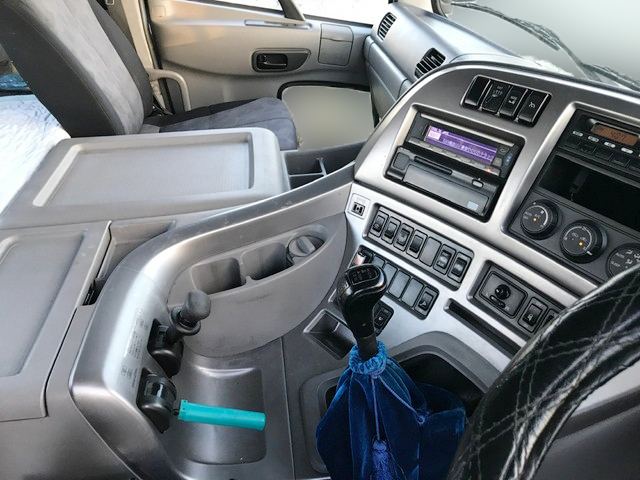 UDトラックスクオントレーラーヘッド（トラクターヘッド）大型（10t）[写真20]