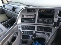 UDトラックスクオントレーラーヘッド（トラクターヘッド）大型（10t）[写真21]