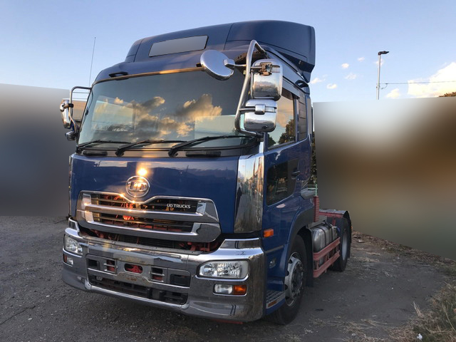 UDトラックスクオントレーラーヘッド（トラクターヘッド）大型（10t）[写真03]