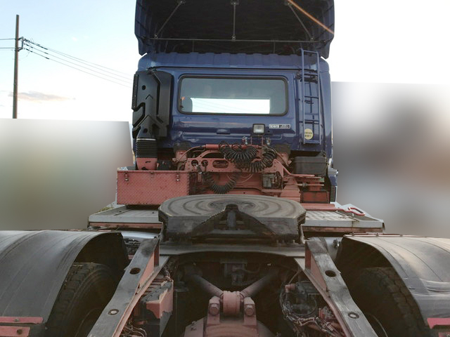 UDトラックスクオントレーラーヘッド（トラクターヘッド）大型（10t）[写真08]