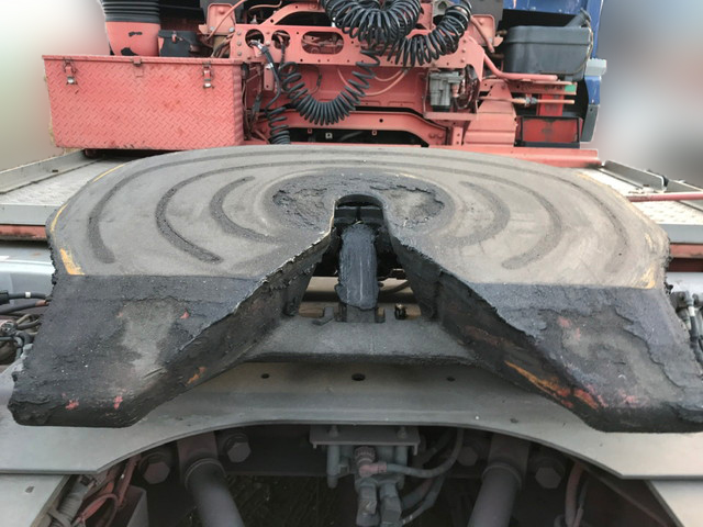 UDトラックスクオントレーラーヘッド（トラクターヘッド）大型（10t）[写真09]