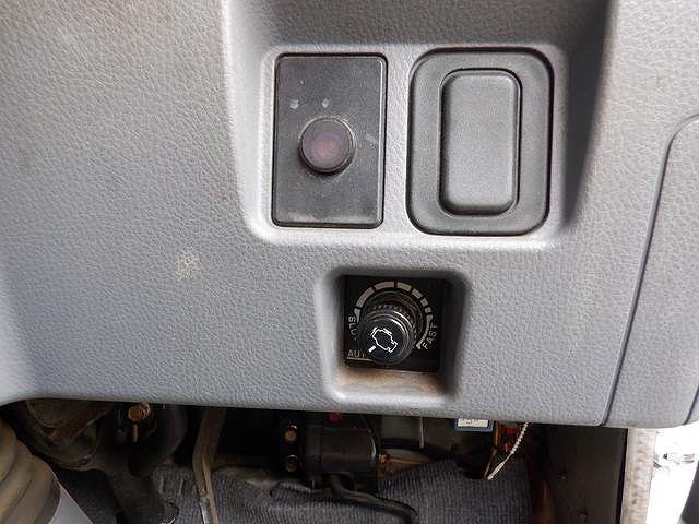 三菱ふそうキャンタークレーン3段小型（2t・3t）[写真21]