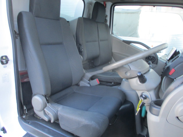 日産アトラスパネルバン小型（2t・3t）[写真24]