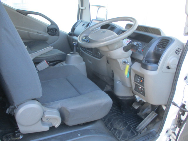 日産アトラスパネルバン小型（2t・3t）[写真26]