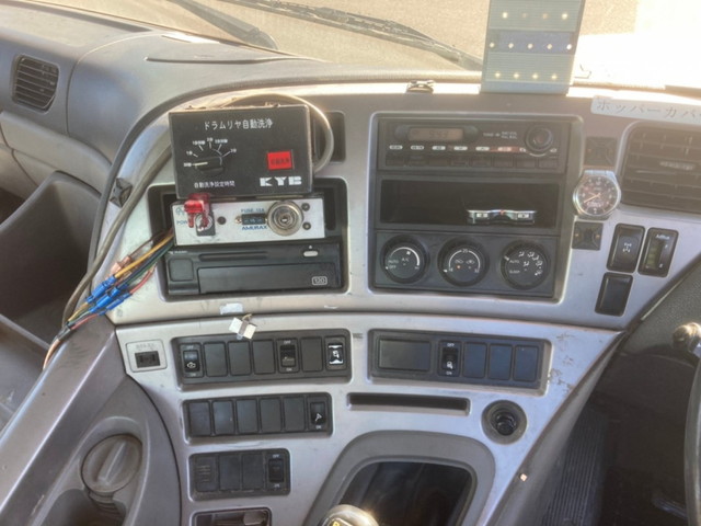 UDトラックスクオンミキサー車（コンクリートミキサー）大型（10t）[写真14]