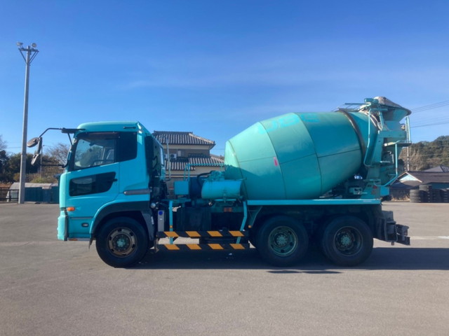 UDトラックスクオンミキサー車（コンクリートミキサー）大型（10t）[写真04]