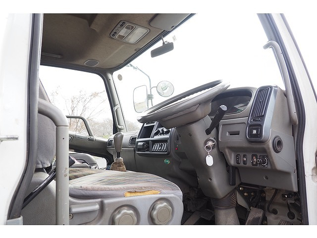 三菱ふそうファイターセルフクレーン4段中型（4t）[写真35]