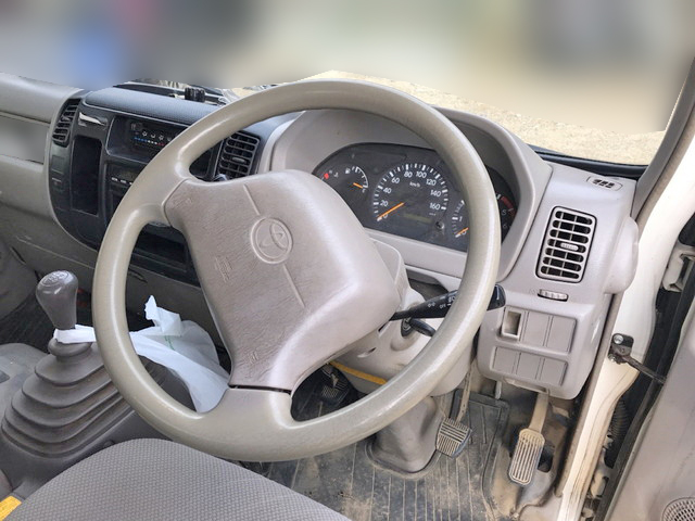 トヨタトヨエース平ボディ小型（2t・3t）[写真26]