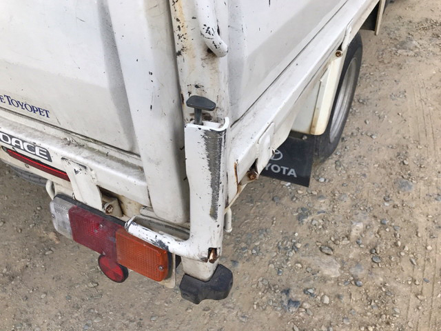 トヨタトヨエース平ボディ小型（2t・3t）[写真08]