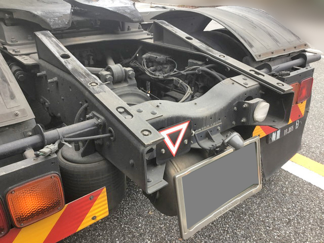 UDトラックスクオントレーラーヘッド（トラクターヘッド）大型（10t）[写真13]