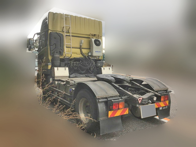 UDトラックスクオントレーラーヘッド（トラクターヘッド）大型（10t）[写真02]