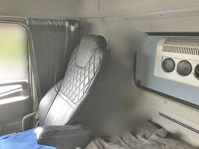 UDトラックスクオントレーラーヘッド（トラクターヘッド）大型（10t）[写真27]